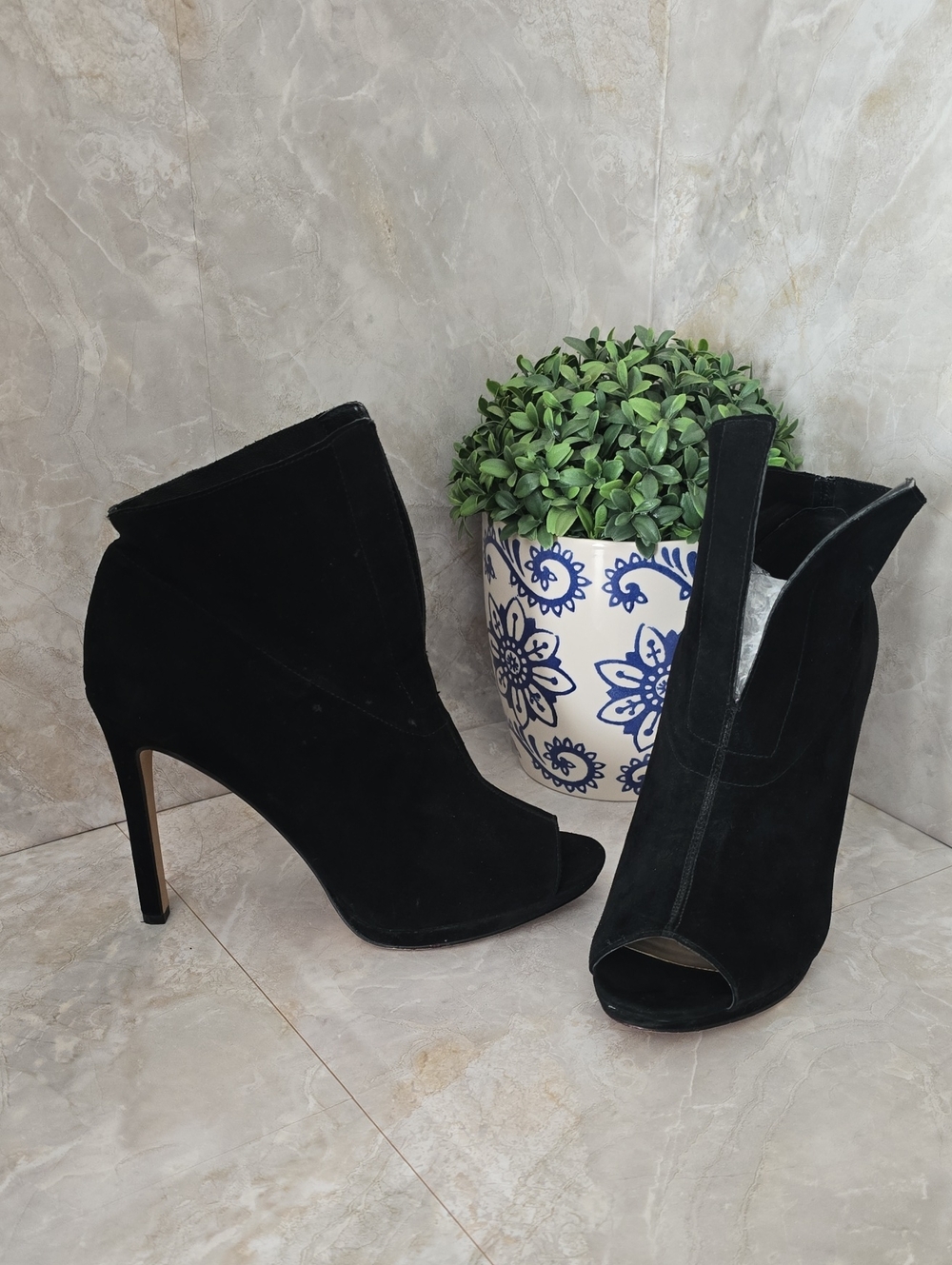 Vince Camuto Black Suede Rora Peep-Toe Bootie Heels US 9 EUR 39